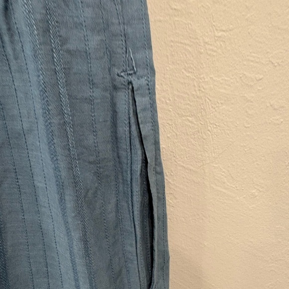 Universal Thread Embroidered Blue Garment - Picture 9 of 9